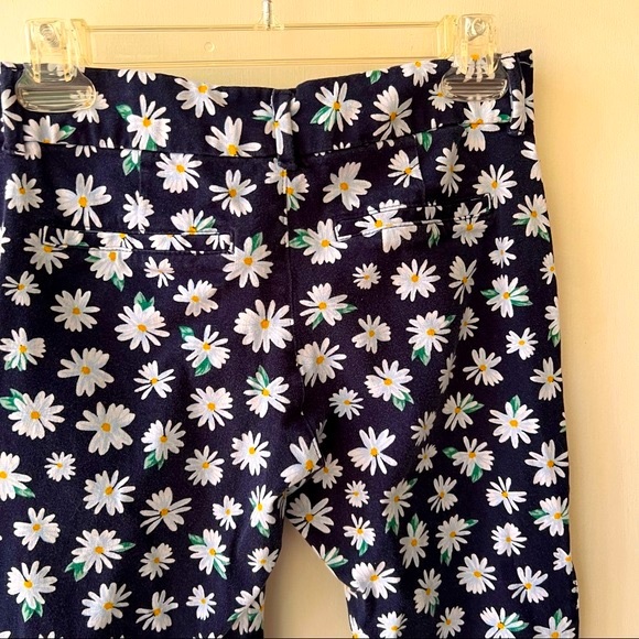 OLD NAVY PIXIE ANKLE CUT PANTS - Picture 4 of 9